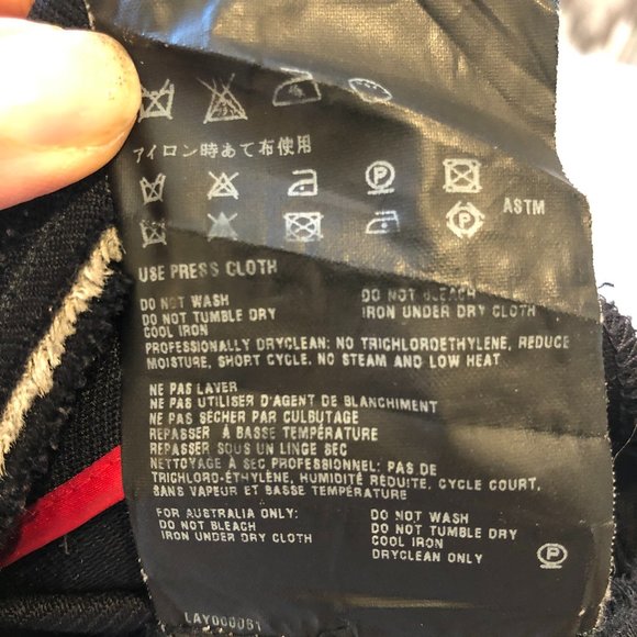 Pleated wool shorts - Picture 6 of 6